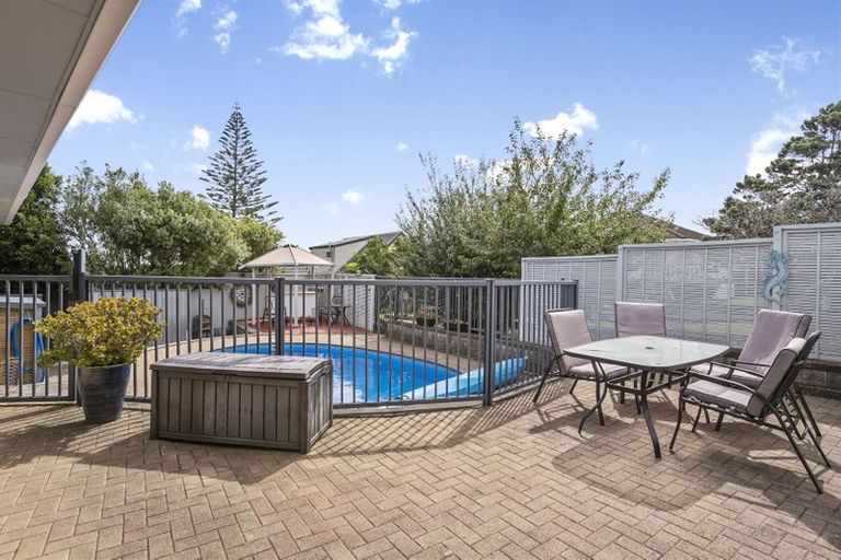 Photo of property in 52a Patons Road, Howick, Auckland, 2014
