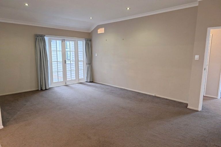 Photo of property in 15 Savage Crescent, Upper Hutt Central, Upper Hutt, 5018