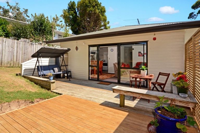Photo of property in 2/11 Roseneath Place, Birkdale, Auckland, 0626