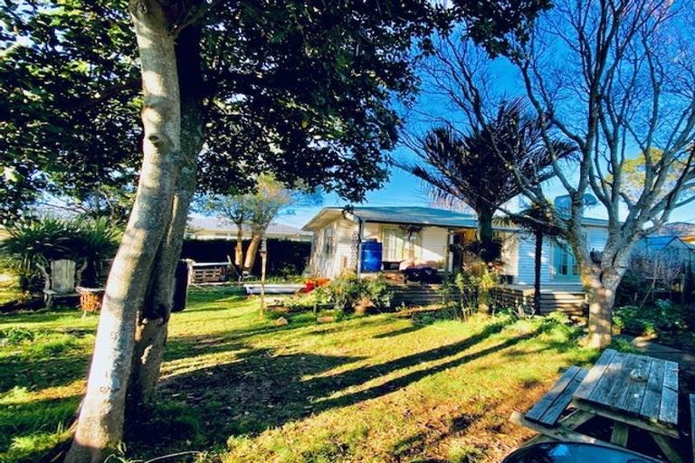 Photo of property in 33 Omata Road, Marfell, New Plymouth, 4310