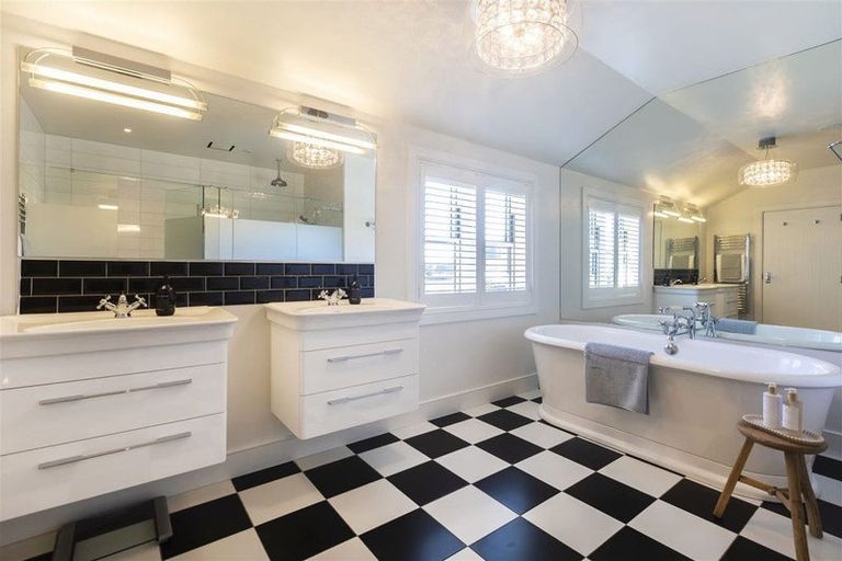 Photo of property in 11 Pentlow Place, Fendalton, Christchurch, 8052