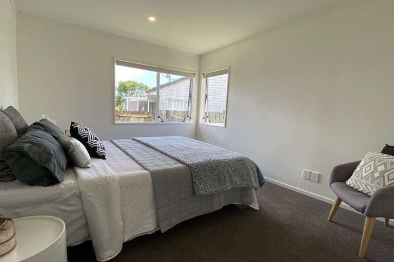 Photo of property in 2/12 Duncan Avenue, Te Atatu South, Auckland, 0610