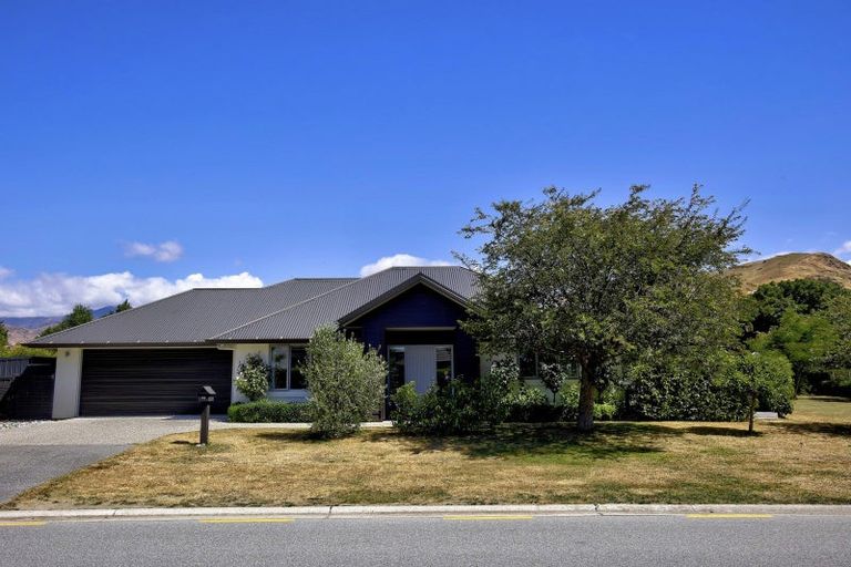 Photo of property in 23 Bridesdale Drive, Lake Hayes, Queenstown, 9304