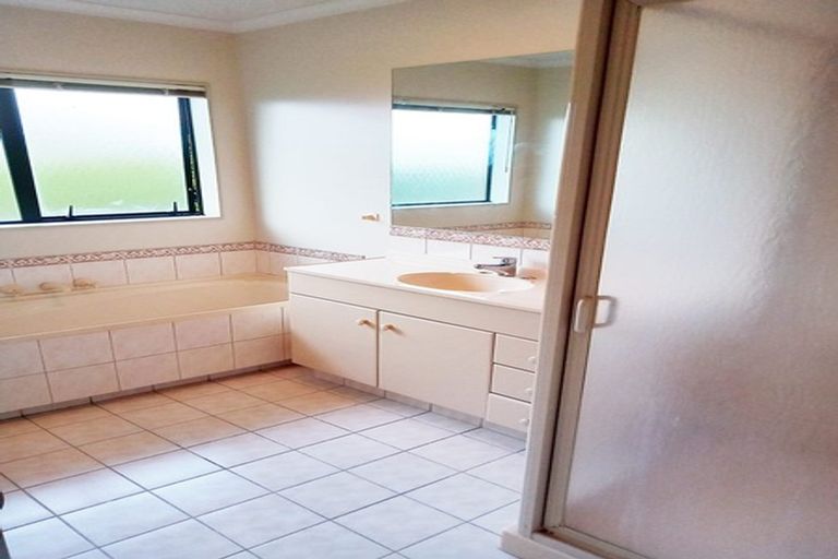 Photo of property in 33 Admiral Crescent, Flagstaff, Hamilton, 3210