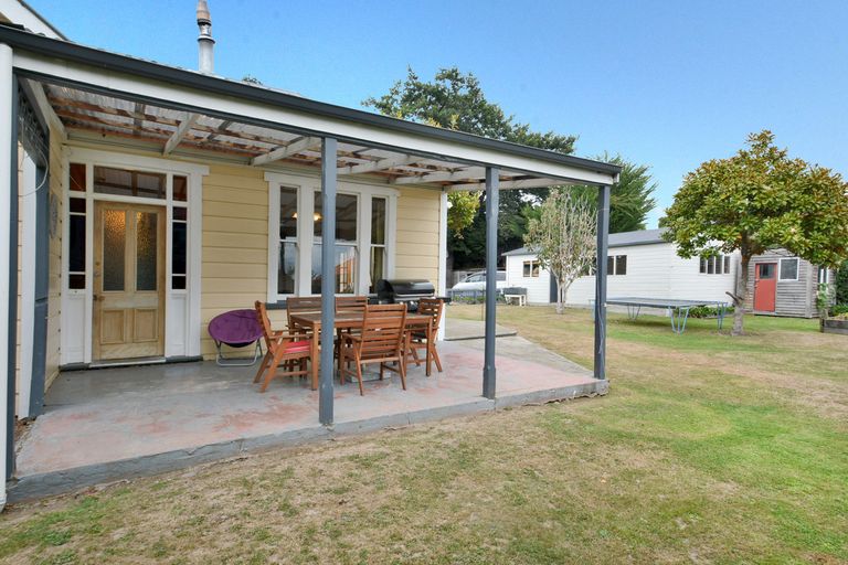 Photo of property in 27 Brough Street, Palmerston, 9430