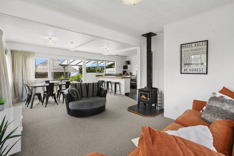 Photo of property in 4 Shearer Drive, Oakura, 4314