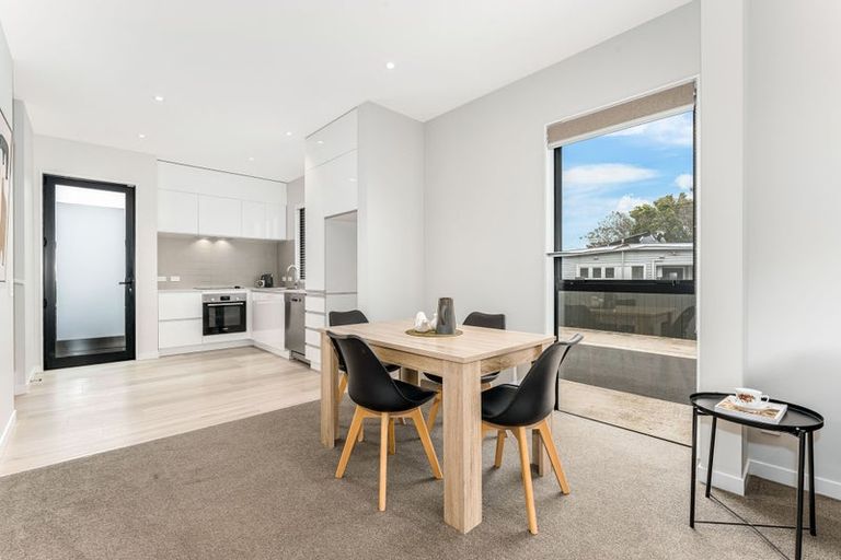 Photo of property in 5/6 Oswald Crescent, Paparangi, Wellington, 6037
