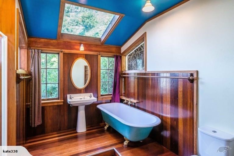 Photo of property in 2/158 Breaker Bay Road, Breaker Bay, Wellington, 6022