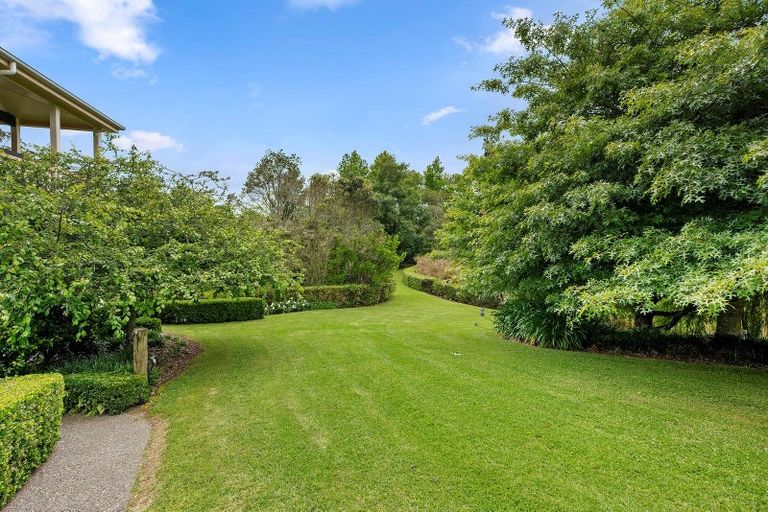 Photo of property in 3 Daphne Harden Lane, Paremoremo, Auckland, 0632