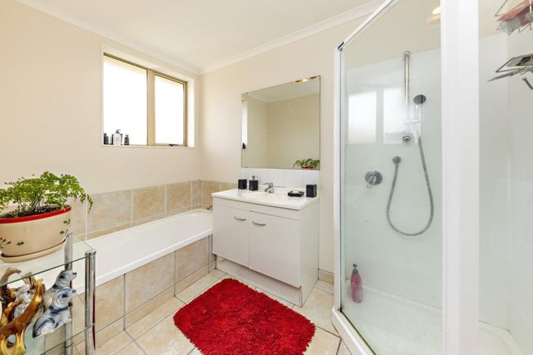 Photo of property in 6 Frederick Reece Drive, The Gardens, Auckland, 2105