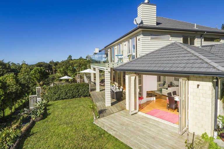 Photo of property in 121 Wade River Road, Stanmore Bay, Whangaparaoa, 0932