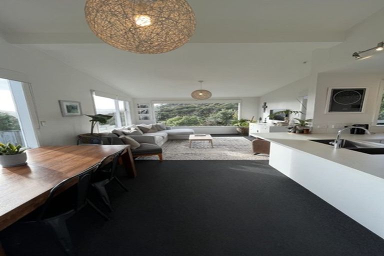 Photo of property in 1 Kahu Road, Paremata, Porirua, 5024