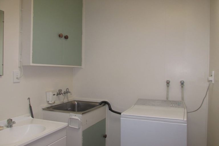 Photo of property in 8a Straven Road, Riccarton, Christchurch, 8011