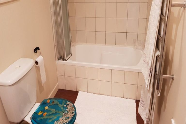 Photo of property in 9 Landvale Court, Browns Bay, Auckland, 0630