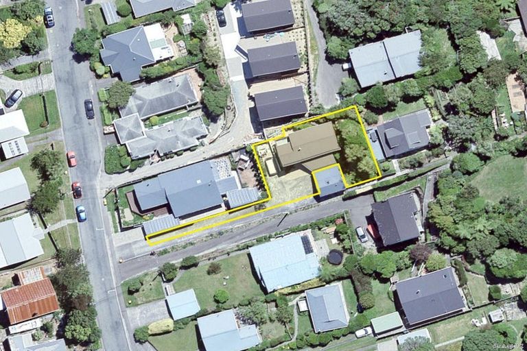 Photo of property in 102a Parkvale Road, Karori, Wellington, 6012