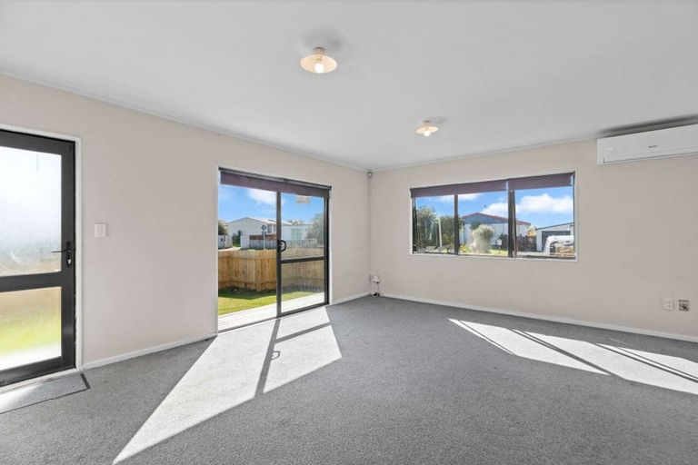 Photo of property in 28 Barneys Farm Road, Clendon Park, Auckland, 2103