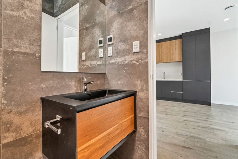 Photo of property in 27 Craigs Way, Hobsonville, Auckland, 0616