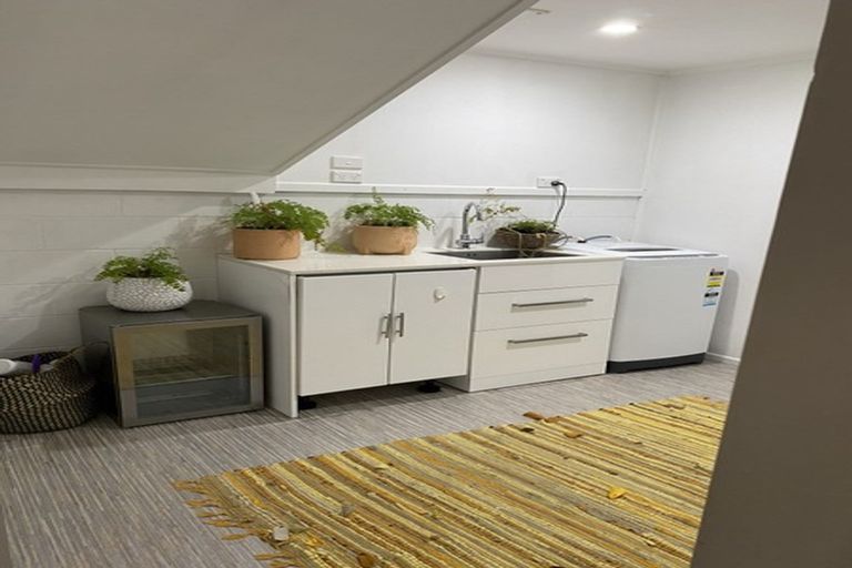 Photo of property in 1/19 Pemberton Avenue, Bayview, Auckland, 0629