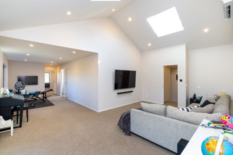 Photo of property in 207 Durham Drive, Havelock North, 4130