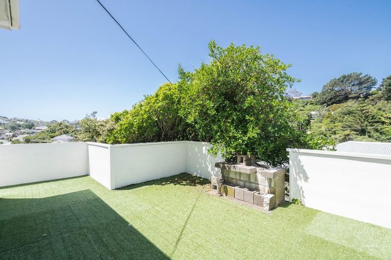 Photo of property in 10 Black Rock Road, Newlands, Wellington, 6037