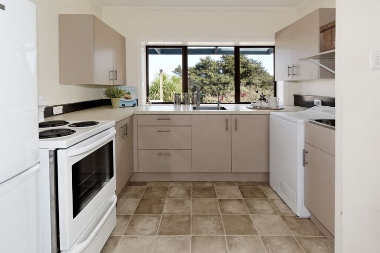 Photo of property in 27 Opou Road, Titirangi, Auckland, 0604