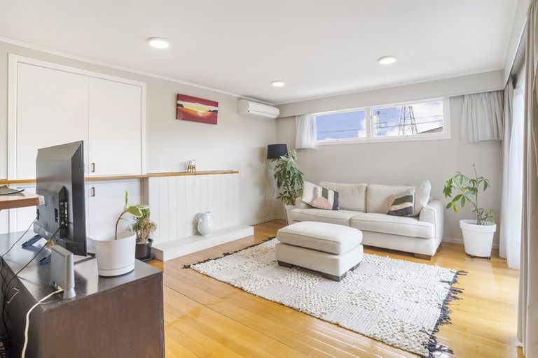 Photo of property in 16 Vera Road, Te Atatu South, Auckland, 0610