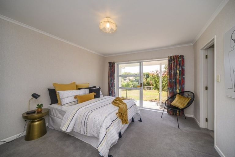 Photo of property in 15 Rosebank Avenue, Kelvin Grove, Palmerston North, 4414