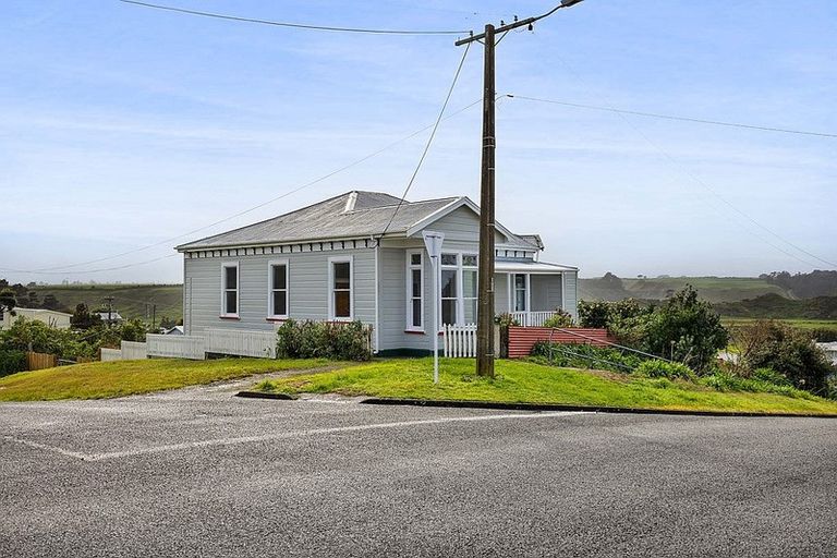 Photo of property in 20 Cambridge Street, Patea, 4520