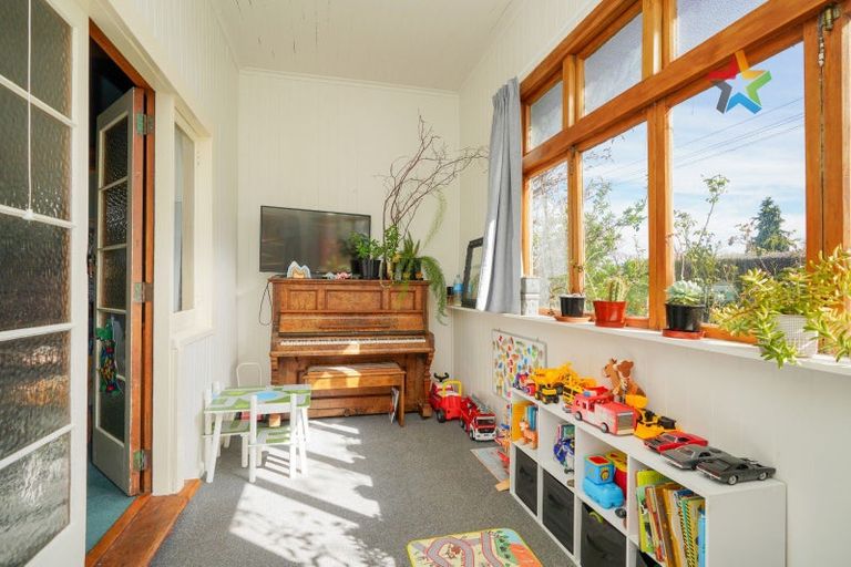 Photo of property in 1 Home Street, Winton, 9720