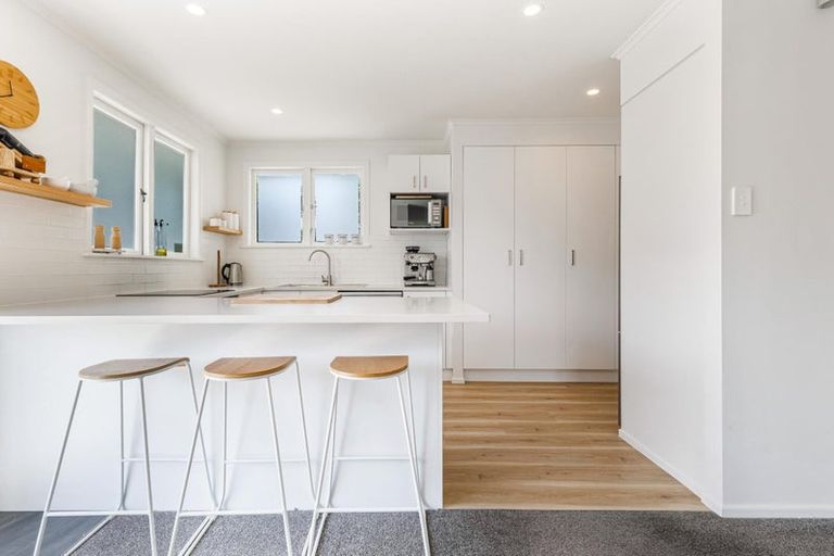 Photo of property in 2/269a Great North Road, Henderson, Auckland, 0612