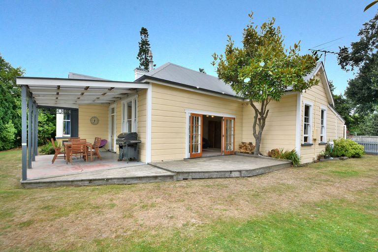 Photo of property in 27 Brough Street, Palmerston, 9430