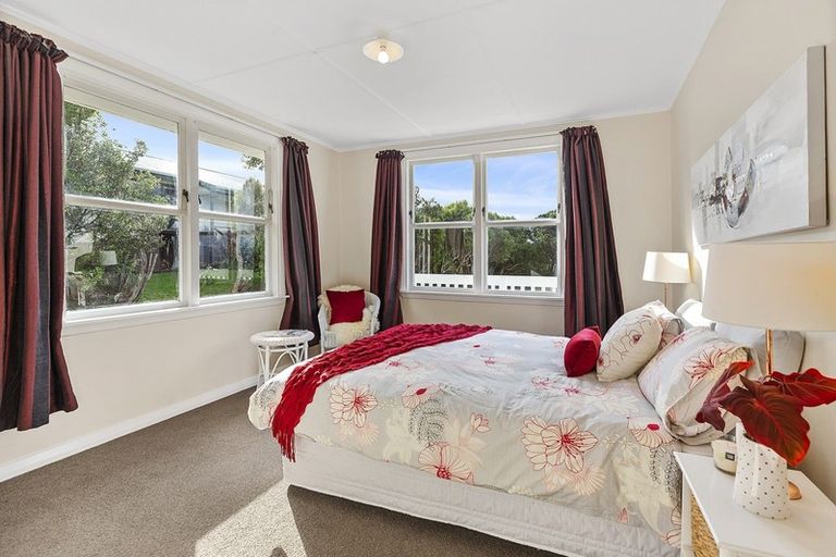 Photo of property in 2 Rakihau Place, Titahi Bay, Porirua, 5022
