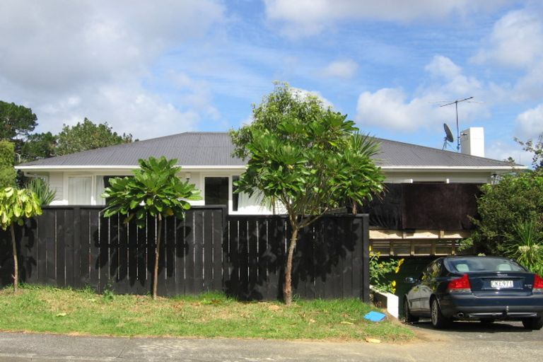 Photo of property in 56 Paragon Avenue, Beach Haven, Auckland, 0626