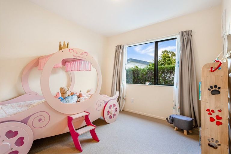 Photo of property in 59 Royal Road, Massey, Auckland, 0614