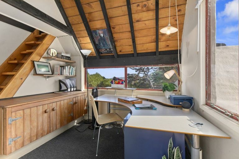 Photo of property in 22 Rakeiora Grove, Korokoro, Lower Hutt, 5012