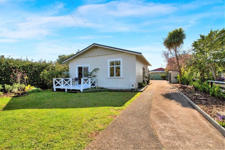 Photo of property in 72 Broadway, Waitara, 4320