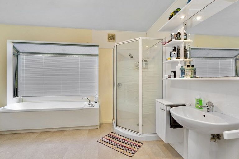 Photo of property in 19 Rewa Place, Russell, 0202