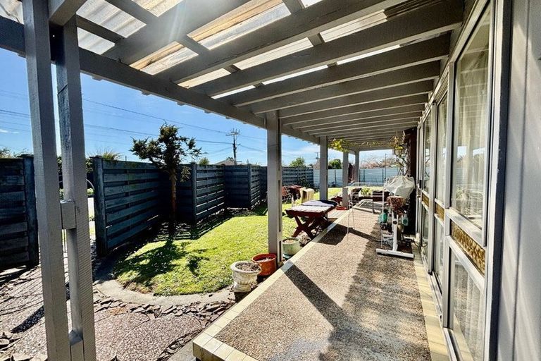 Photo of property in 3 Howard Road, Taradale, Napier, 4112
