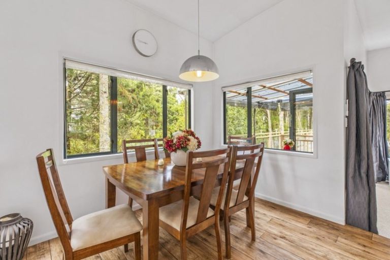 Photo of property in 220 Woodlands Park Road, Titirangi, Auckland, 0604