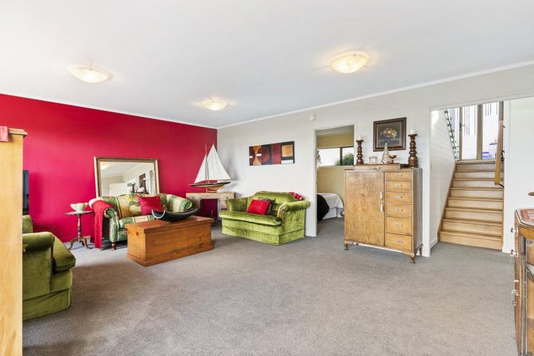 Photo of property in 2/7 Pounamu Place, Shelly Park, Auckland, 2014