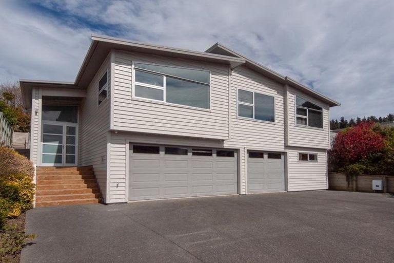 Photo of property in 10 Edington Grove, Churton Park, Wellington, 6037