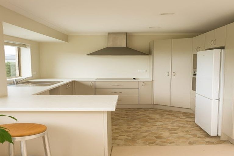 Photo of property in 32 Mandalay Place, Waiuku, 2123