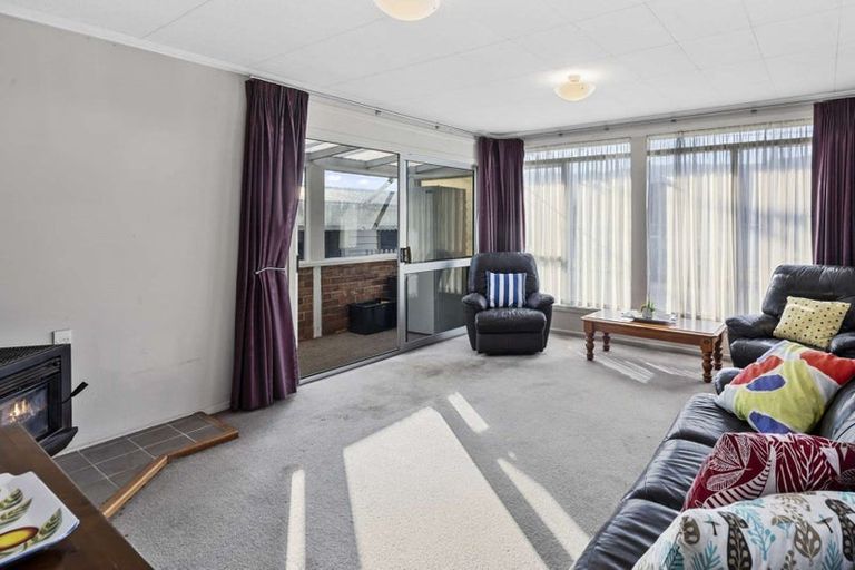 Photo of property in 5 Bird Grove, Stokes Valley, Lower Hutt, 5019