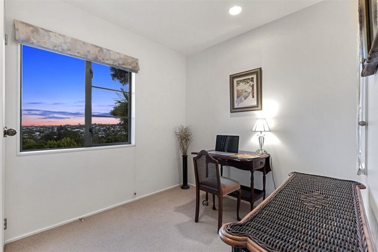 Photo of property in 2/84 Carlisle Road, Browns Bay, Auckland, 0632