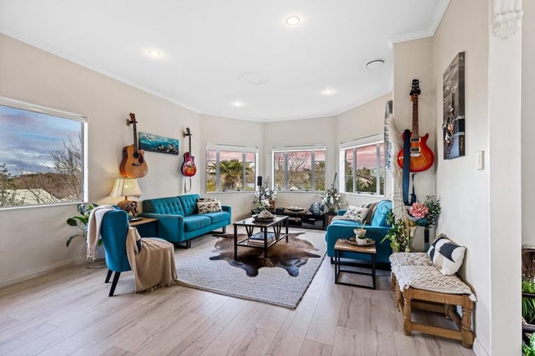 Photo of property in 21 Cinnabar Place, Westgate, Auckland, 0614