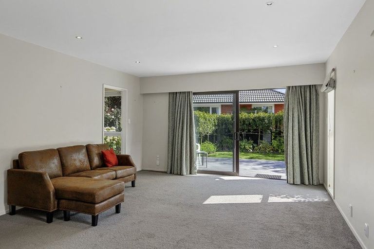 Photo of property in 2/80b Jeffreys Road, Fendalton, Christchurch, 8052