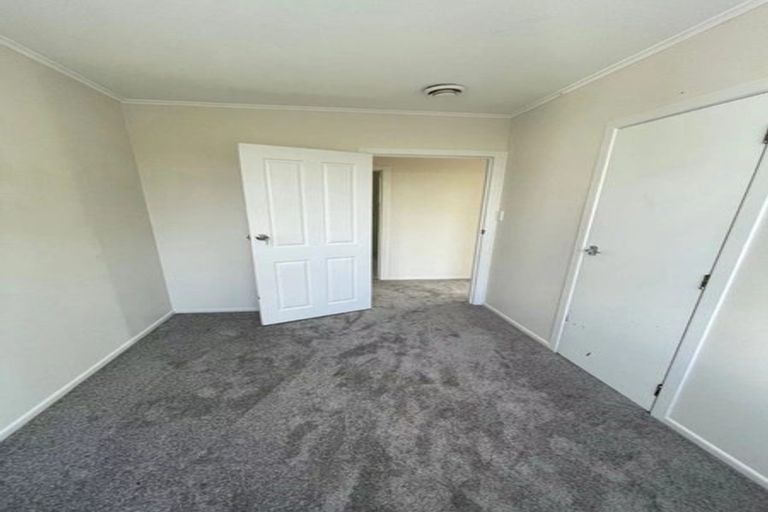 Photo of property in 128 Cobham Crescent, Kelston, Auckland, 0602