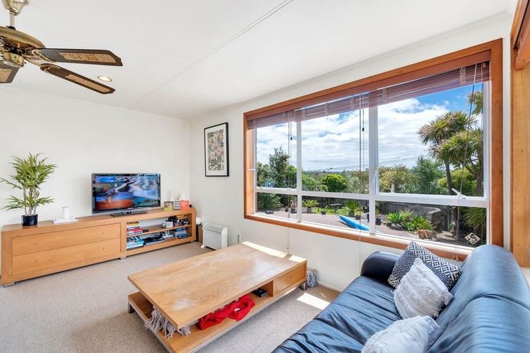 Photo of property in 23 Knights Road, Rothesay Bay, Auckland, 0630