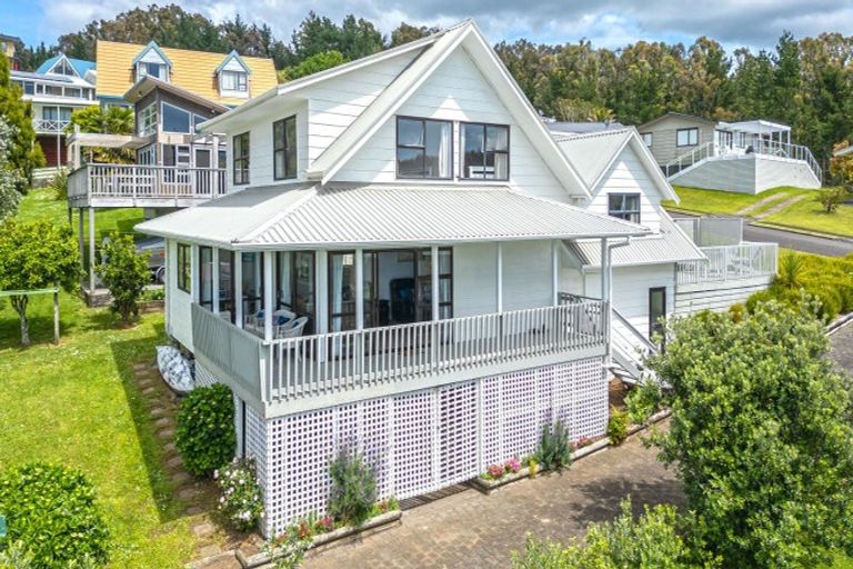 Photo of property in 127 Tuna Place, Onemana, Whangamata, 3691