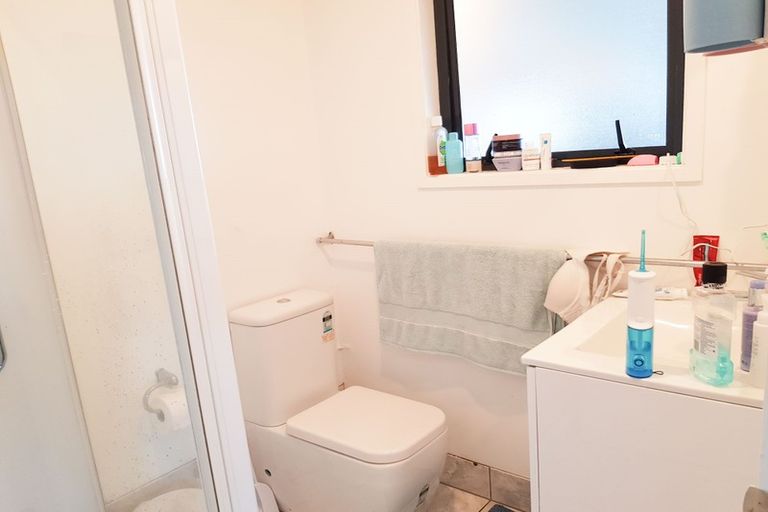 Photo of property in 106 Knights Road, Rothesay Bay, Auckland, 0630